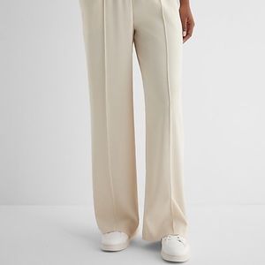 Express high waisted seamed pull on wide leg pant in sandshell. Size S